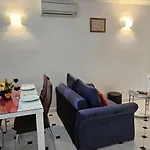 Spacious Lush Garden Private Access To - Sherene *