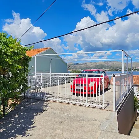 Spacious Lush Garden Private Access To - Sherene Trogir