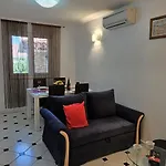 Spacious Lush Garden Private Access To - Sherene * Τρογκίρ