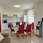 Spacious Lush Garden Private Access To - Sherene * Τρογκίρ