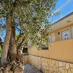 Σπίτι διακοπών Spacious Lush Garden Private Access To - Sherene Τρογκίρ