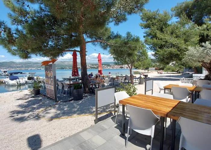 Spacious Lush Garden Private Access To - Sherene Hébergement de vacances Trogir