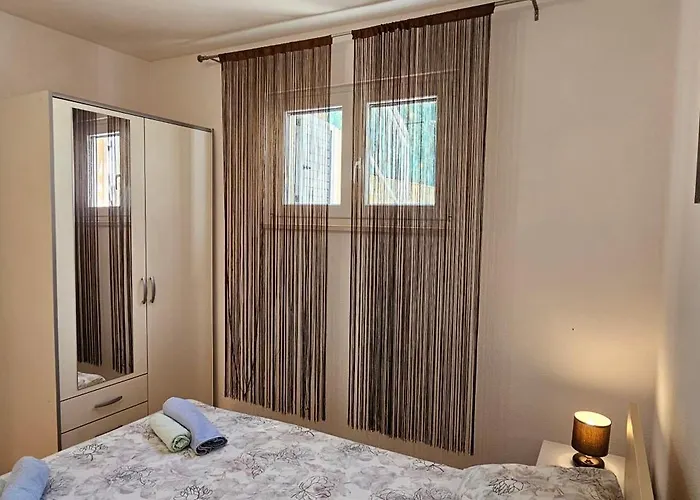 Spacious Lush Garden Private Access To - Sherene Hébergement de vacances Trogir