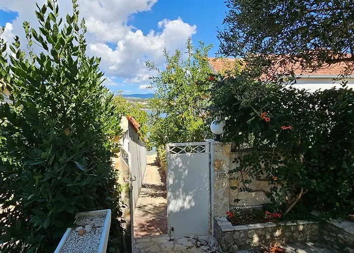 Spacious Lush Garden Private Access To - Sherene * Trogir